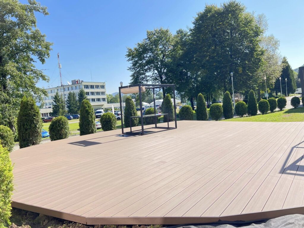 Taras z deski kompozytowej